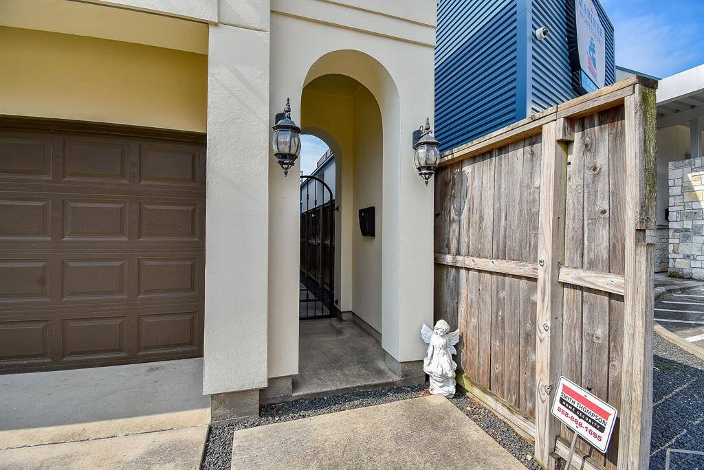 Beautiful, artisan-like arched doorway and walkways, enhanced by stucco surfaces, provide added entry privacy into your exquisite urban home.