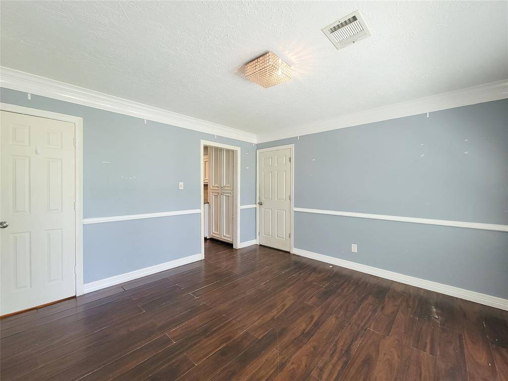 Conveniently located dining area just off the kitchen—perfect for everyday meals and easy entertaining.