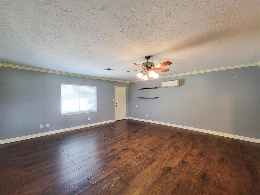 Light-filled flex space, ideal for a home office, playroom, workout area, or whatever fits your lifestyle.