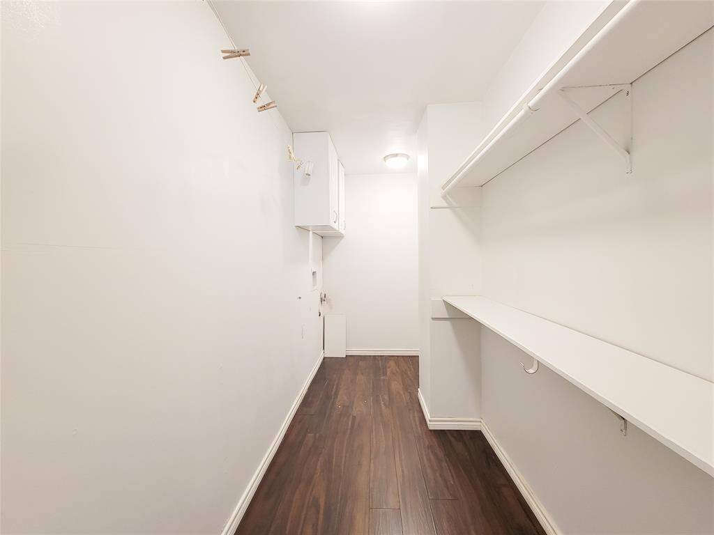 Ample laundry room with plenty of space and a dedicated area to hang clothes