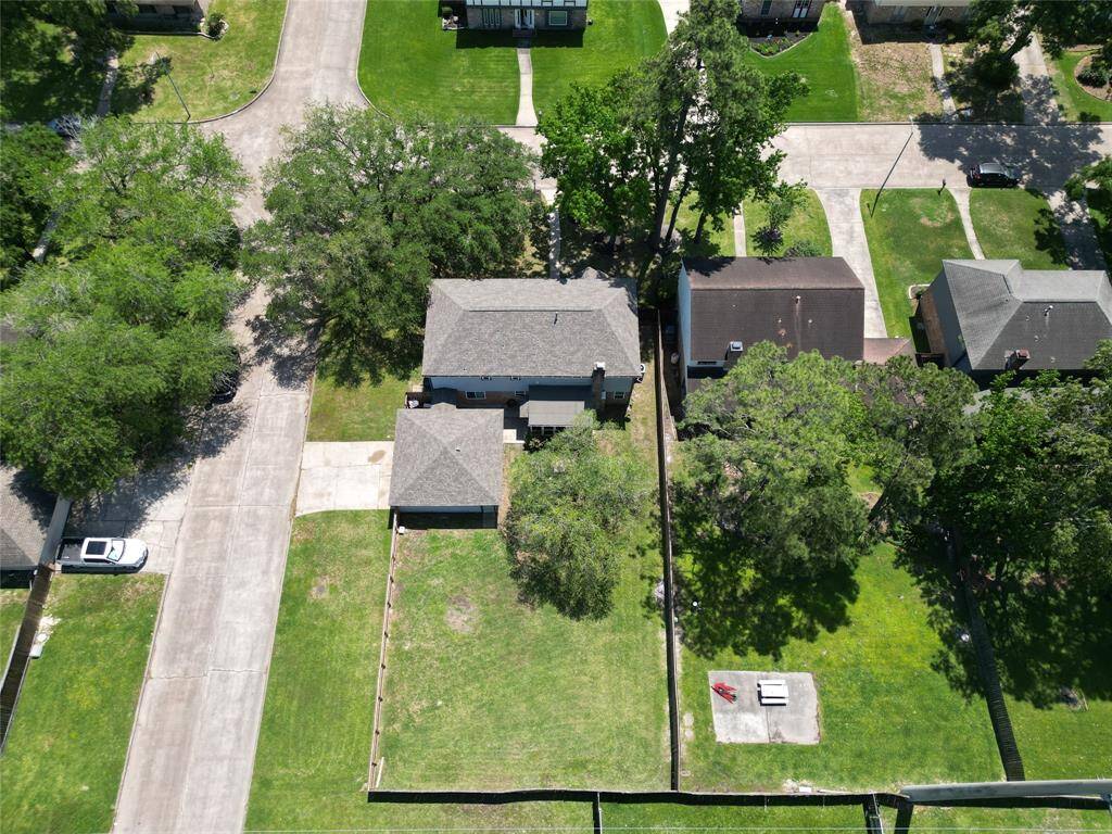 Wide open, fully fenced, and ready for whatever suits your lifestyle. Whether you're dreaming of a peaceful garden retreat, weekend BBQs with friends, or space for a future playset or pets to roam, this blank canvas has the flexibility to grow with you.