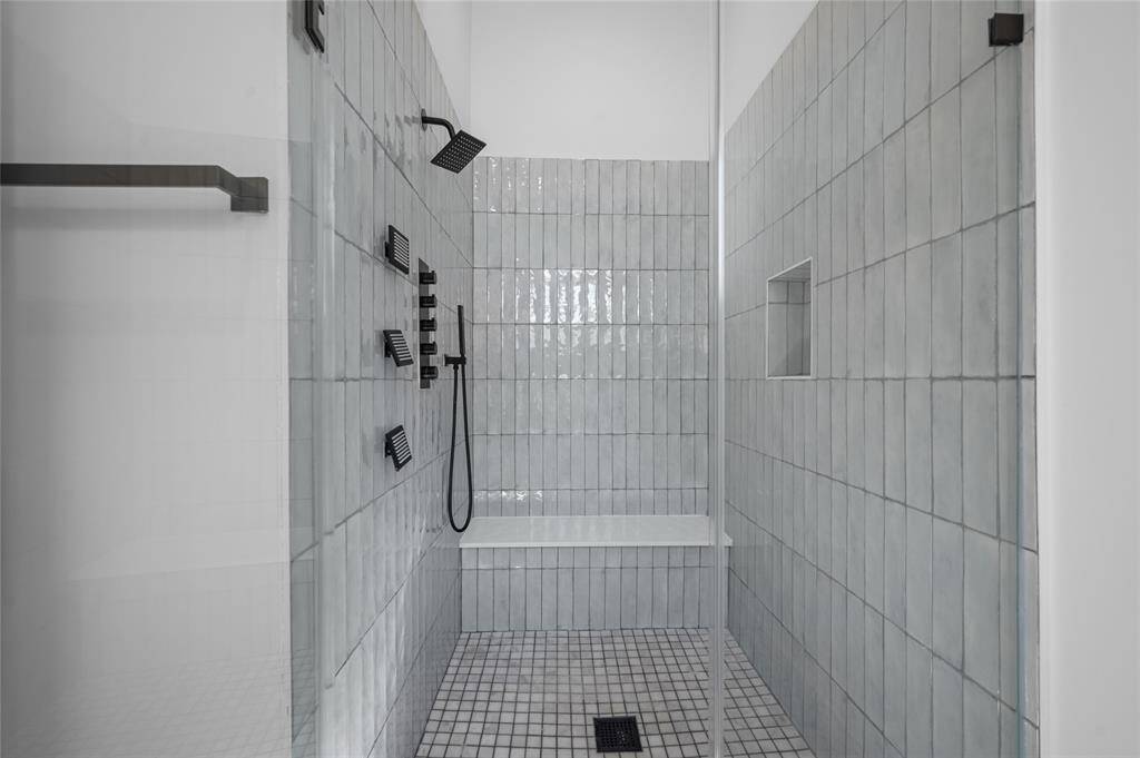 Alternate view of en-suite bath for fourth bedroom in similar plan