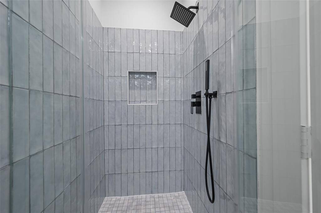 Alternate view of 3rd bedroom en-suite bath from similar plan