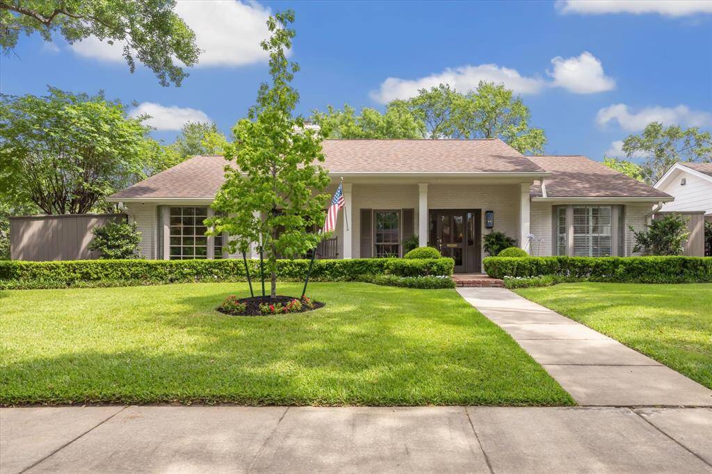 Welcome to 6266 Olympia Drive, located in Briargrove!