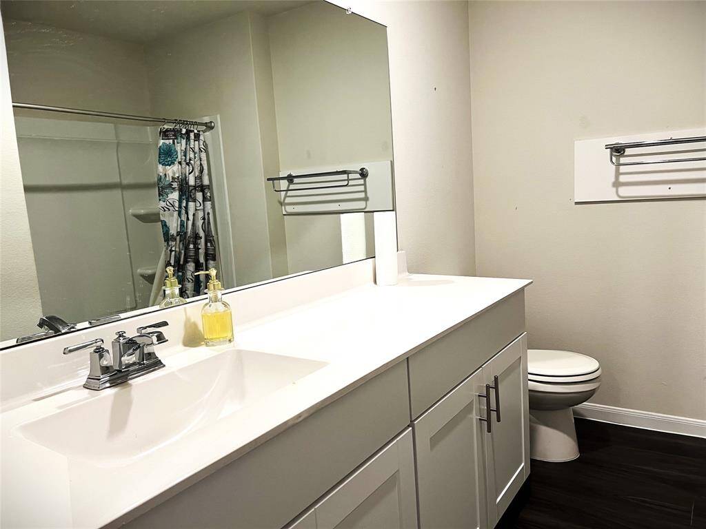 shared bath on 2/F