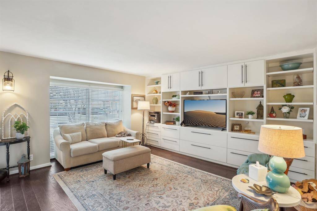 Spacious living room with built in shelving.