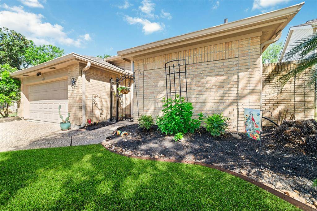 Great curb appeal!