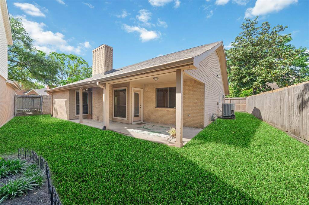 Amply yard space for kids, pets & entertaining!