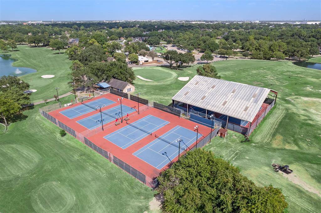 Tennis courts! Membership required