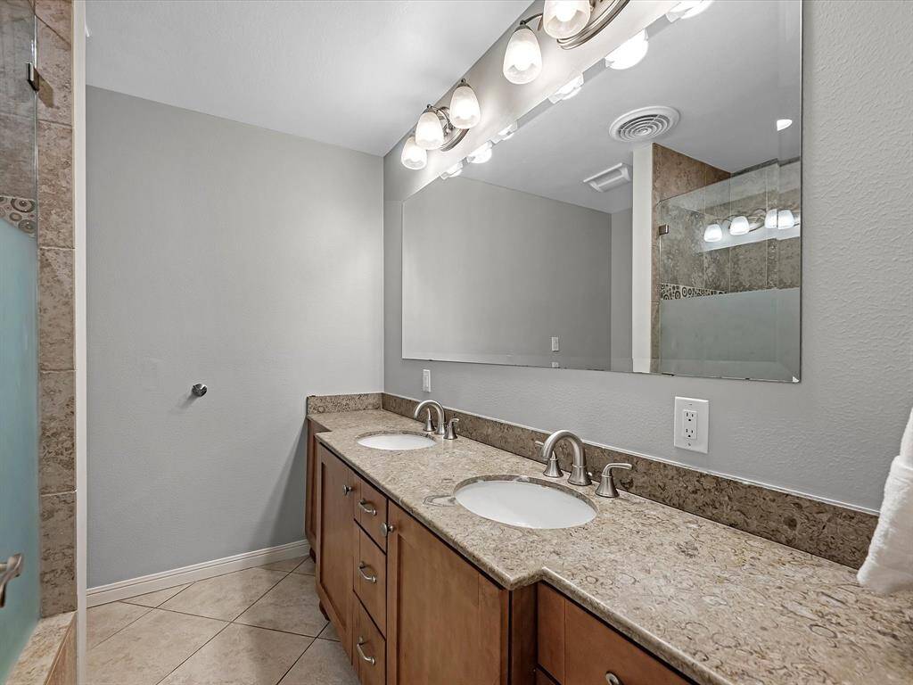 Conveniently located near the secondary bedrooms, this full bathroom offers both style and functionality.