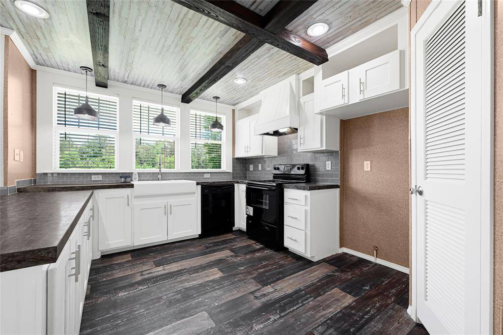 Another view of kitchen