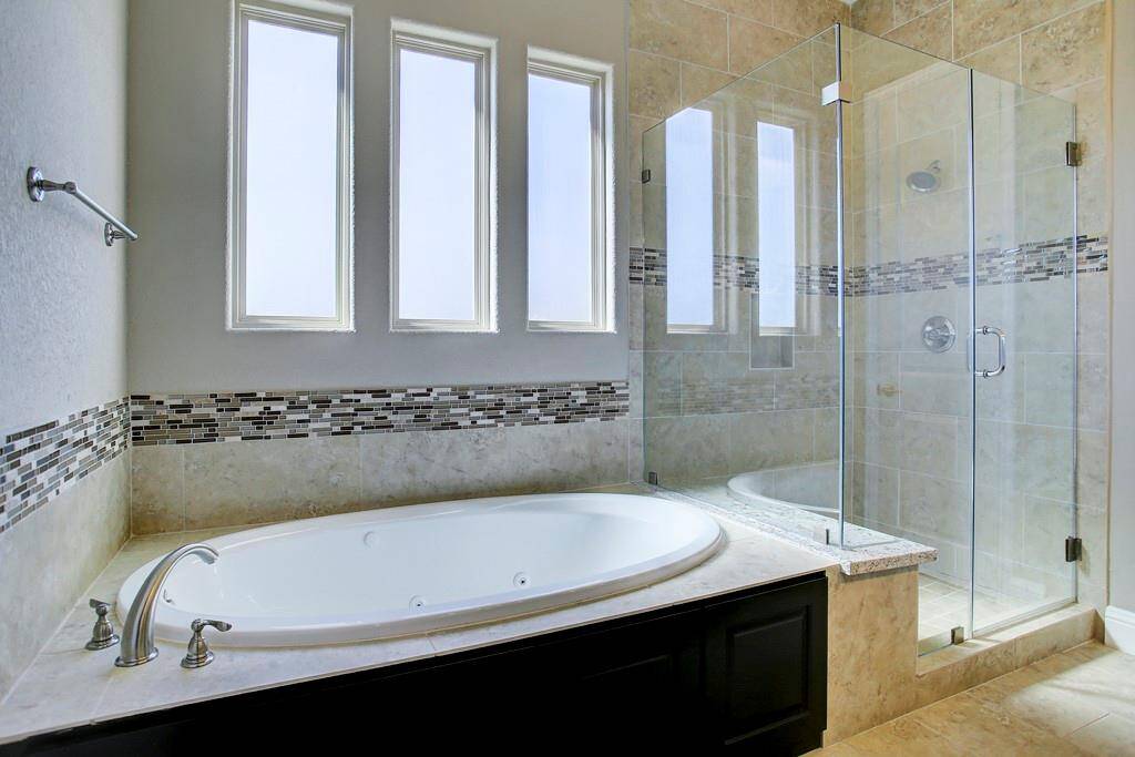 Jacuzzi tub