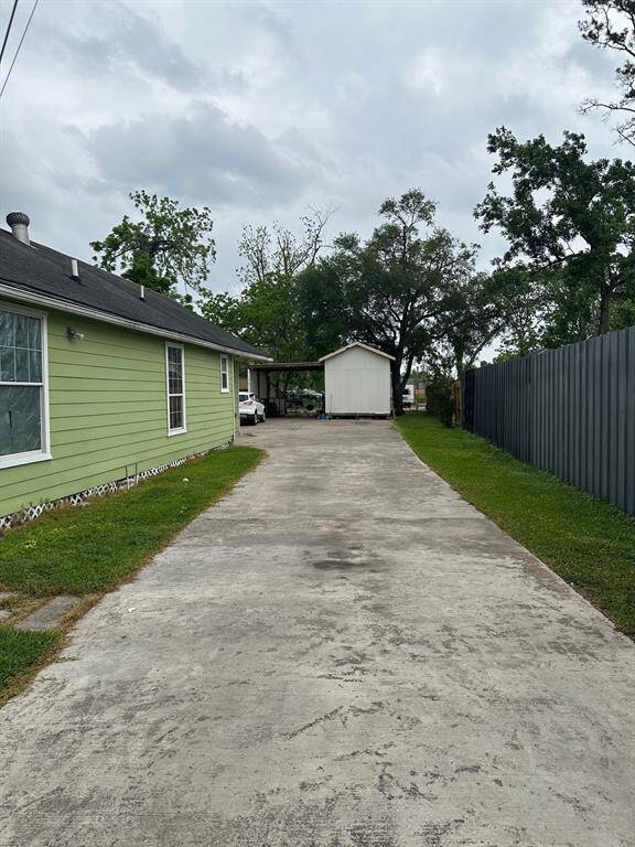 From driveway gate toward workshop and 2 car carport