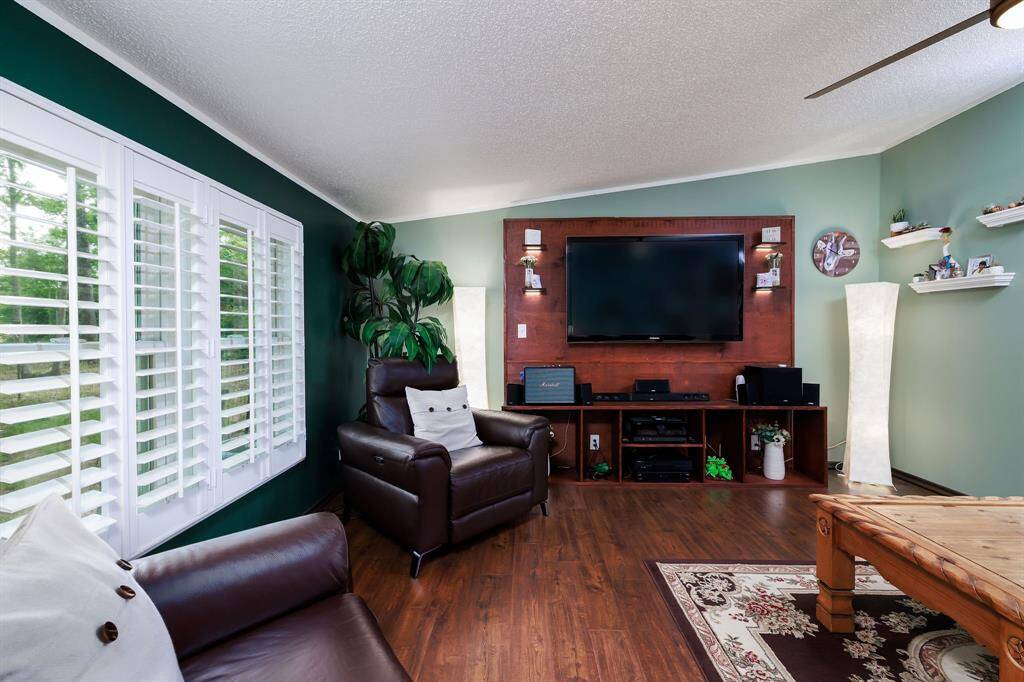 Shelving under TV remains with the house