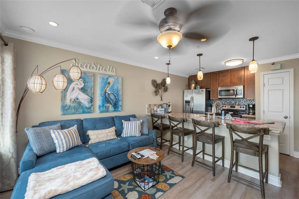 Extraordinary décor and amenities!