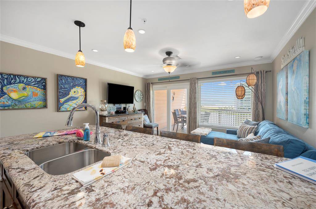 Expansive bar for dining