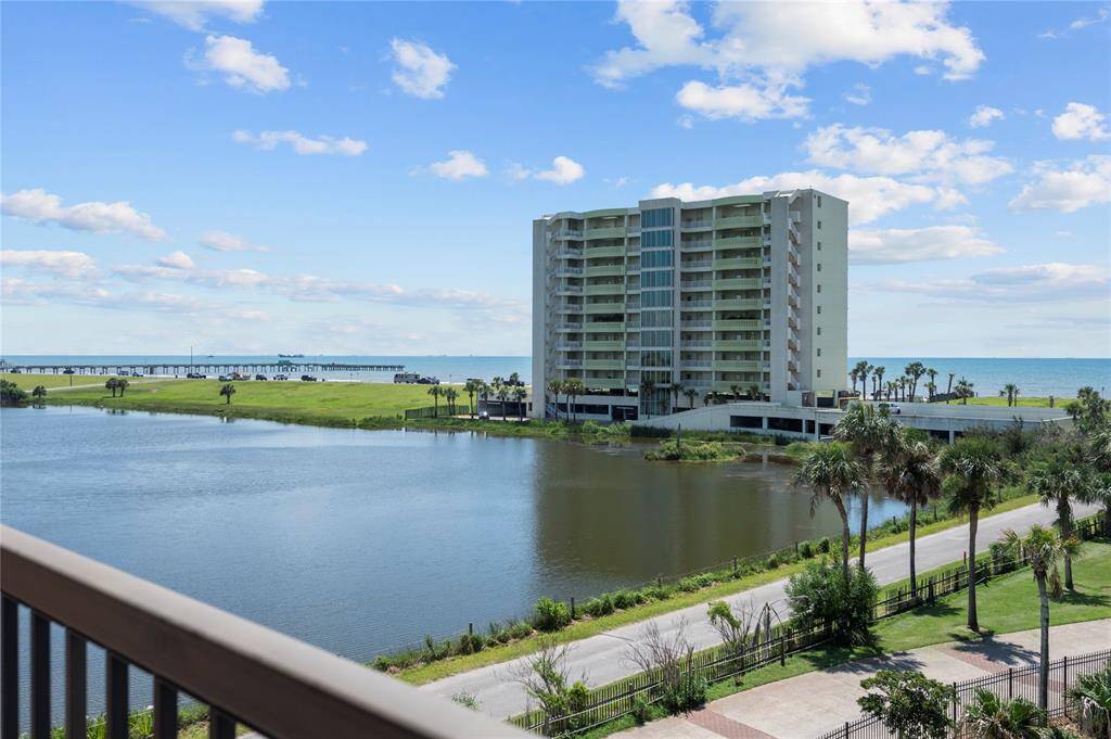 Wide ocean & lake view.