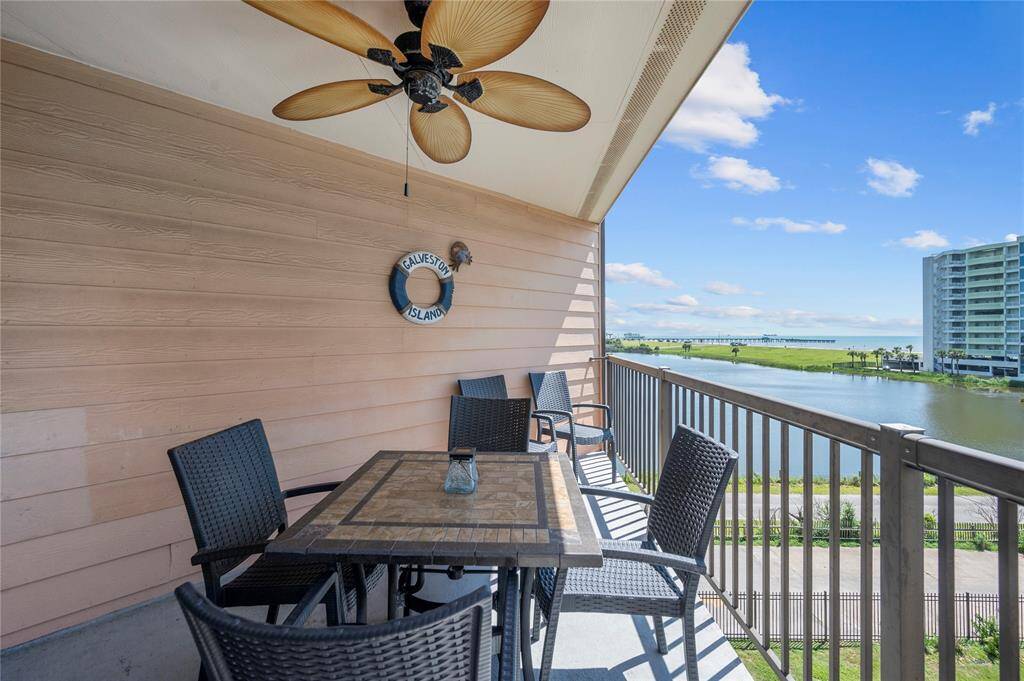 Dine in the cool breeze