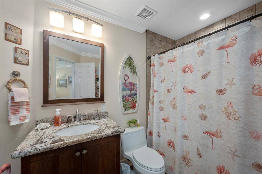 Luxury bath with granite counters