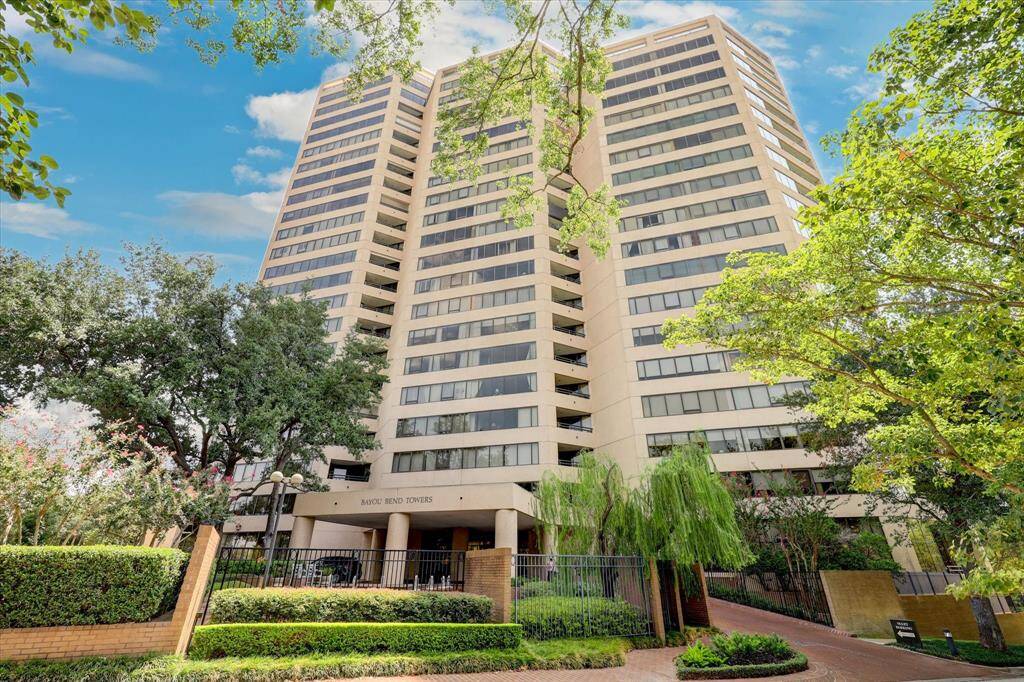 Welcome to 101 Westcott Street #1003. Beautiful grounds at BAYOU BEND TOWERS with excellent location near Memorial Park, down town,& River Oaks Shopping Center.