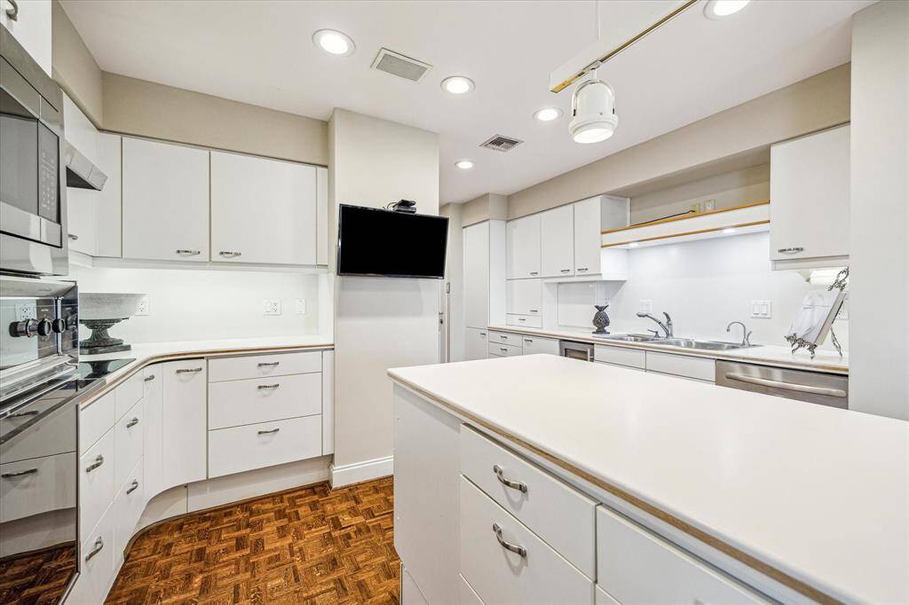 Another view of the kitchen.