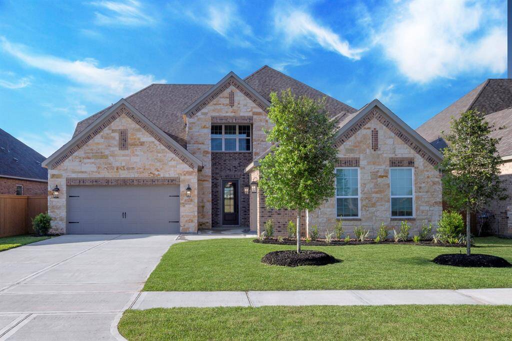 With so much room, the Orchid is one of the most flexible floor plans, with surprises around every corner! Actual selections and finishes may vary from listing photos.