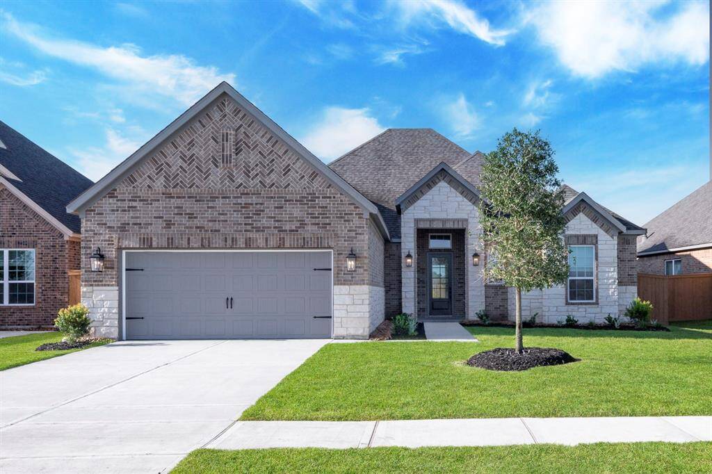 This 3 bedrooms, 2 baths and a flex room off the foyer providing the whole family with spaces for both work and play. Actual finishes and selections may vary from listing photos.