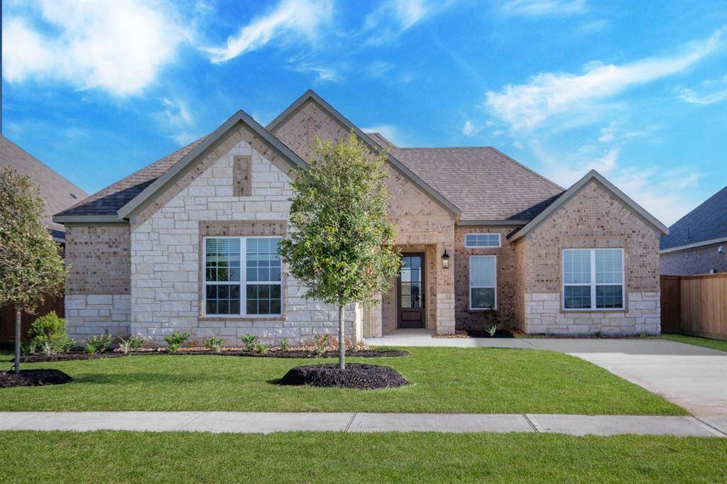 Achieve the lifestyle you have always dreamed of with the Primrose. Highlighting three bedrooms and three baths, this charming home is both functional and stylish. Actual fits and finishes may vary from listing photos.