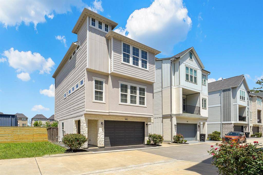 Welcome to the highly sought-after Spring Branch area! This modern, contemporary rental is one of 14 homes in the gated community. It offers stylish, comfortable living, situated minutes from popular dining spots, major commuter routes, & top-rated schools.