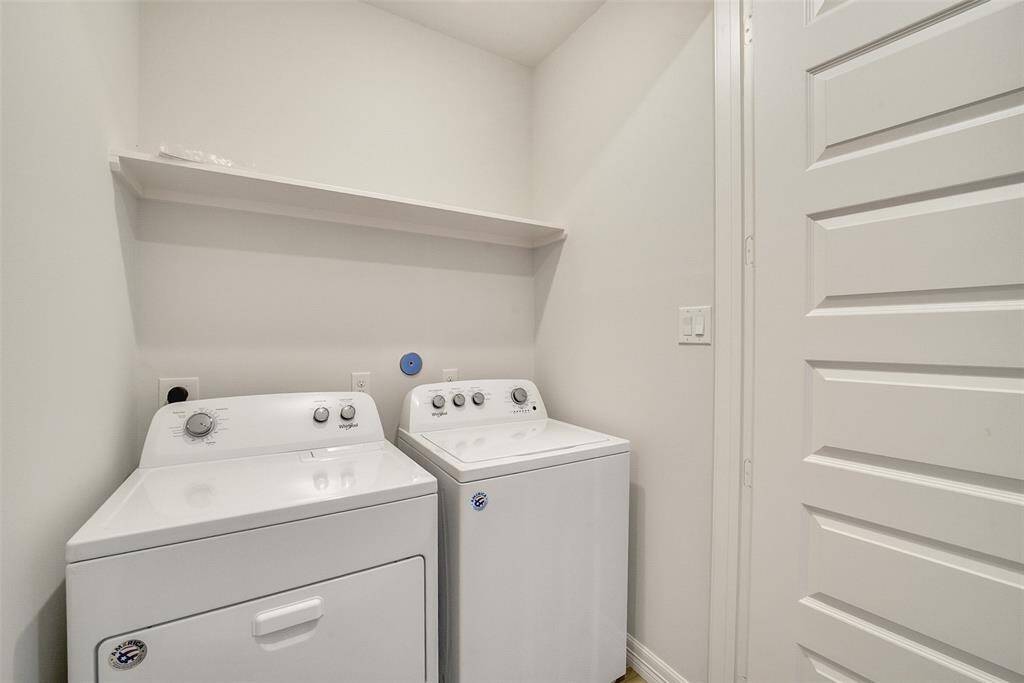 For added convenience, this home comes equipped with a washer & dryer