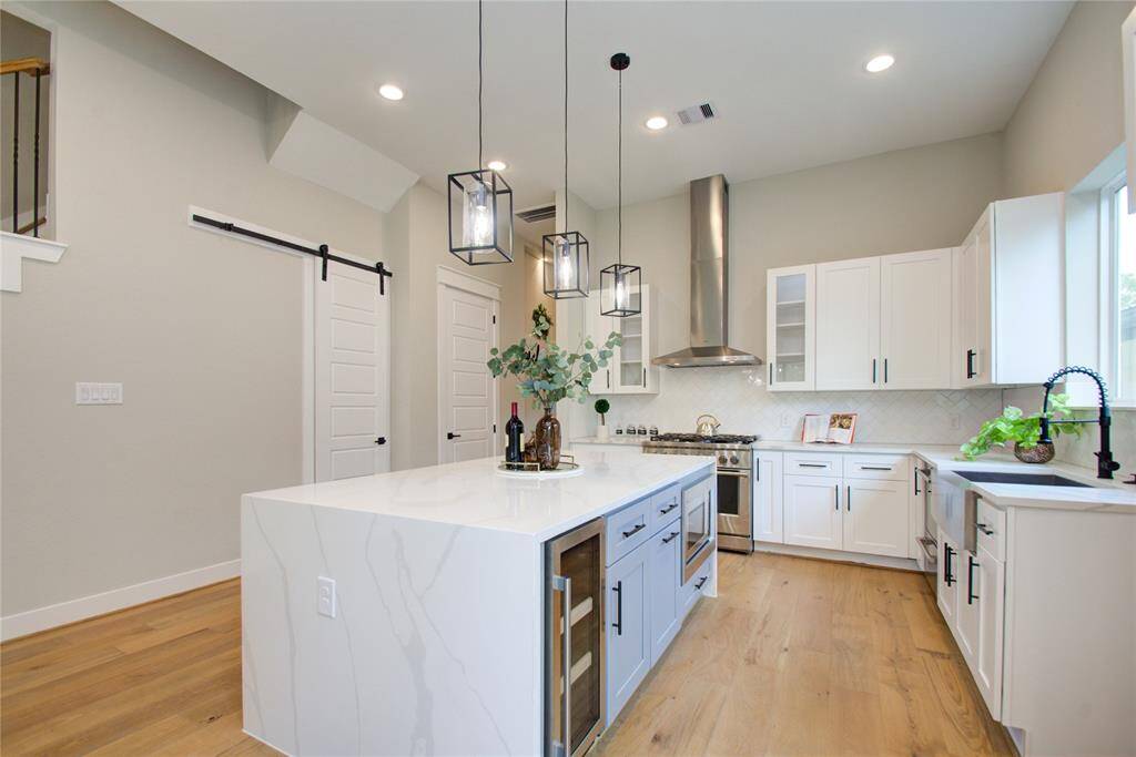 Spacious kitchen, perfect for hosting family gatherings!