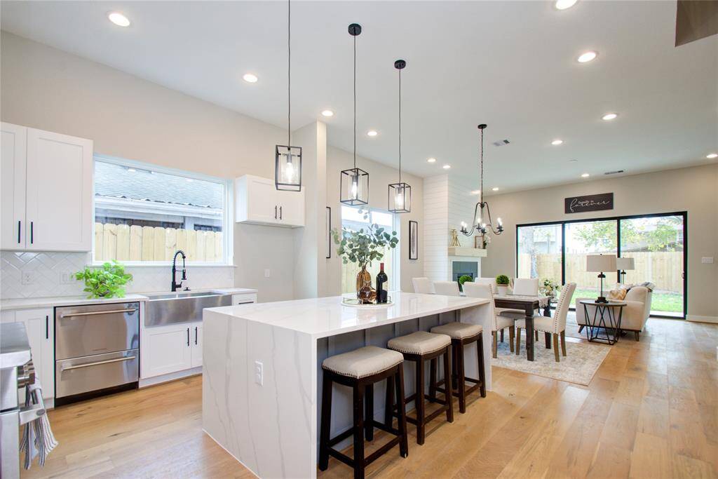 Spacious kitchen, perfect for hosting family gatherings!
