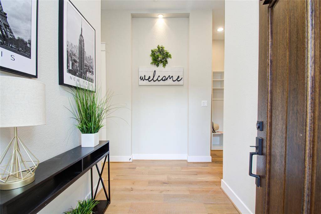 Beautiful and spacious entryway!