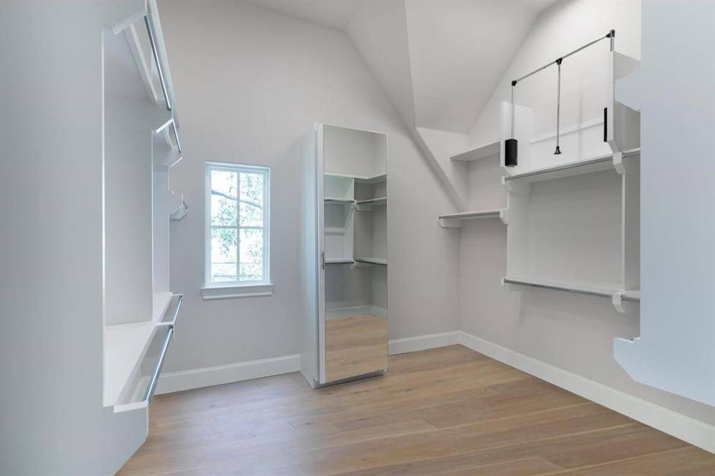 A bedroom-sized primary closet (1 of 2)