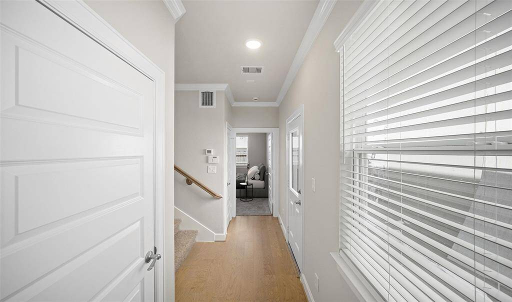 Welcoming foyer (*Photo not of actual home and used for illustration purposes only.)