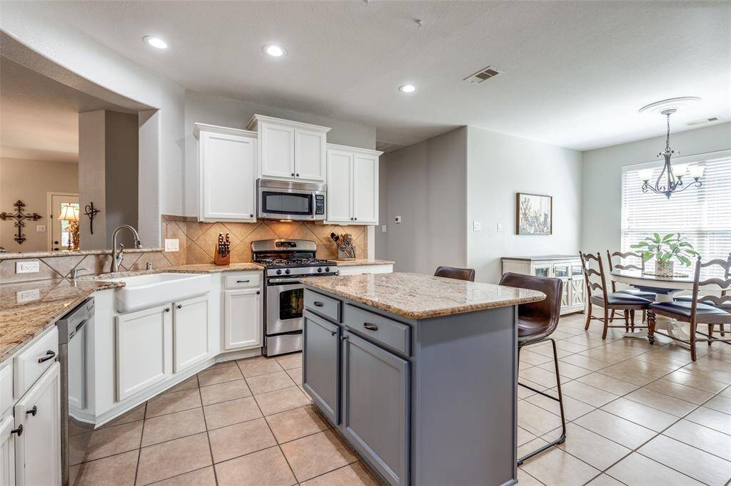 Gorgeous eat in kitchen with newly painted center island.
