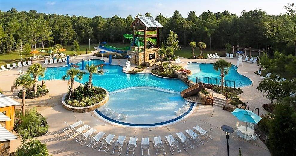 Tropical paradise offered to Woodforest residents.