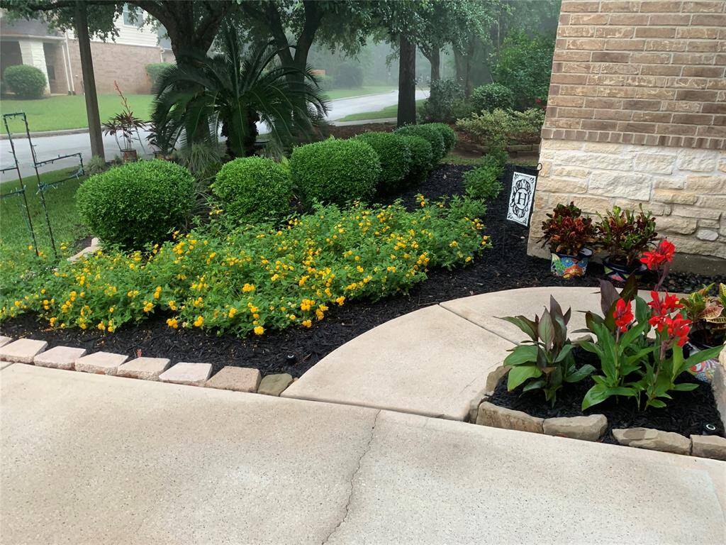 Pride of ownership - top tier landscaping!