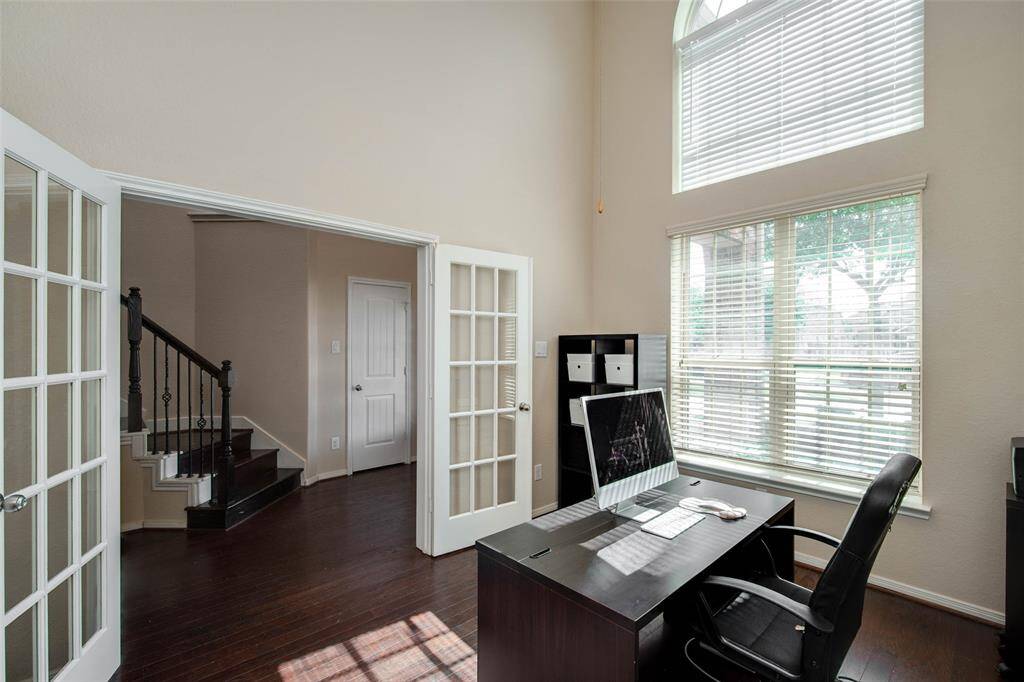 Study with french doors and lots of light !