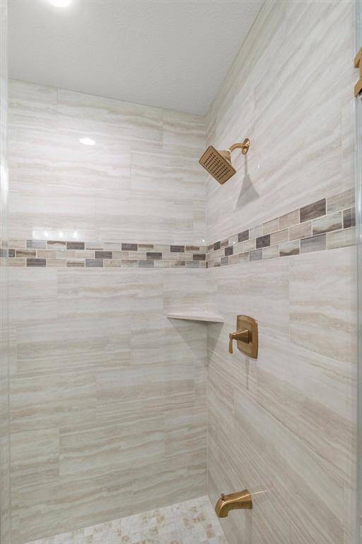 Gorgeous walk-in shower!