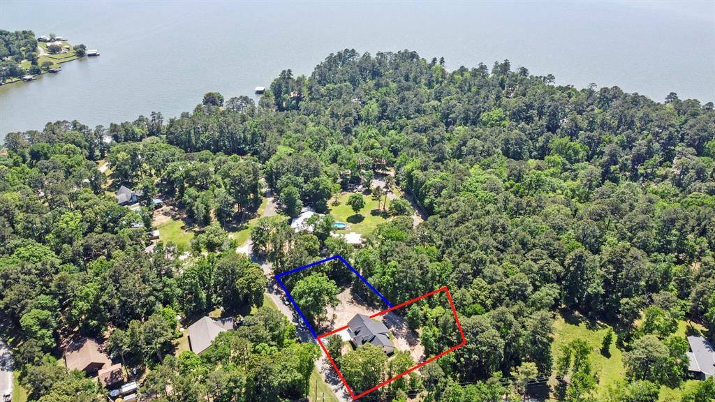Close to Lake Livingston!