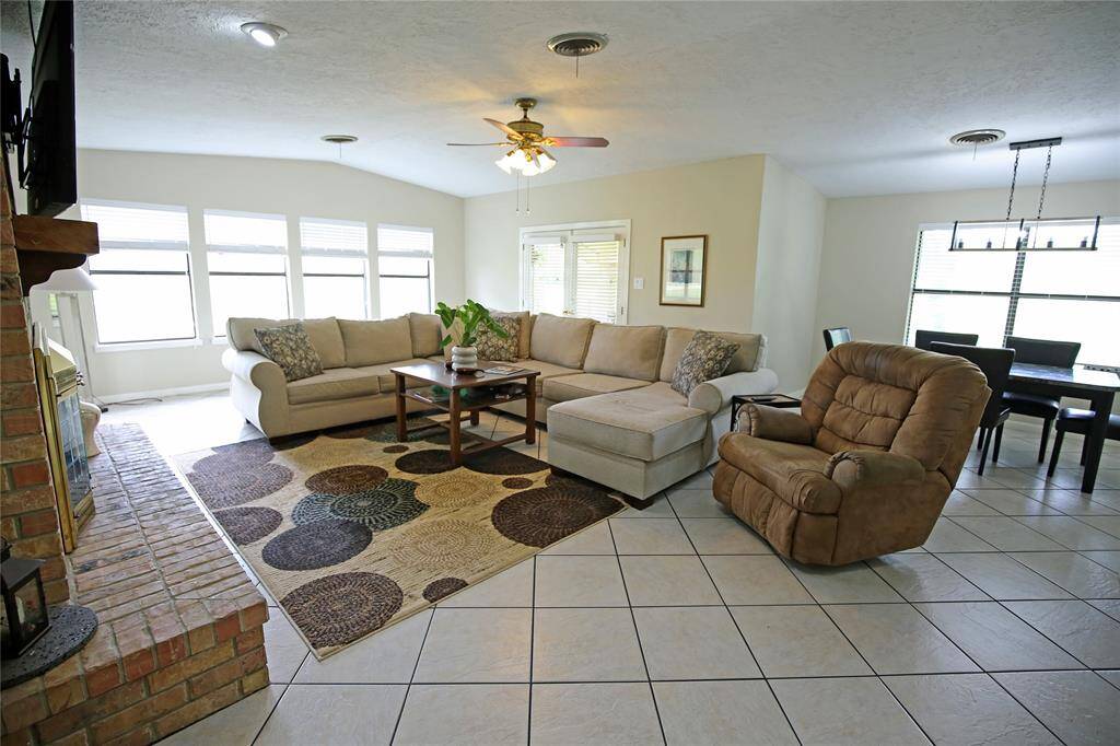 Plenty of Room in the Living Room. Great for Entertaining!