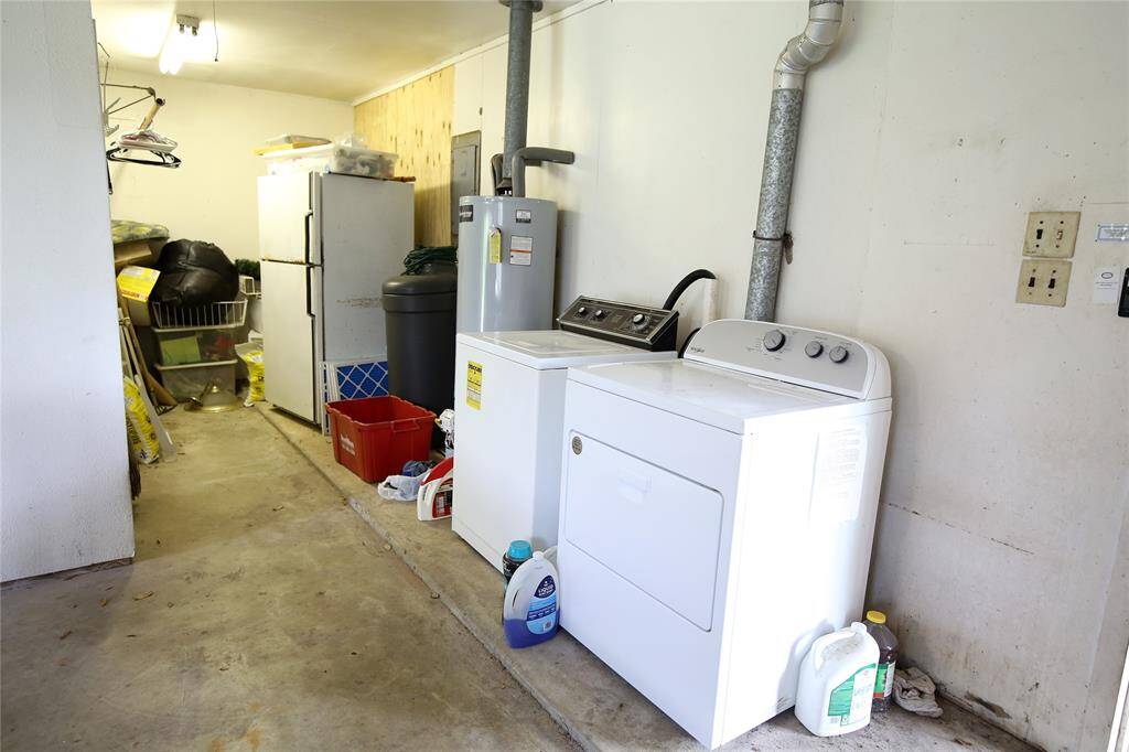 Washer and Dryer in the Garage and the Refrigerator in the Garage Stays!
