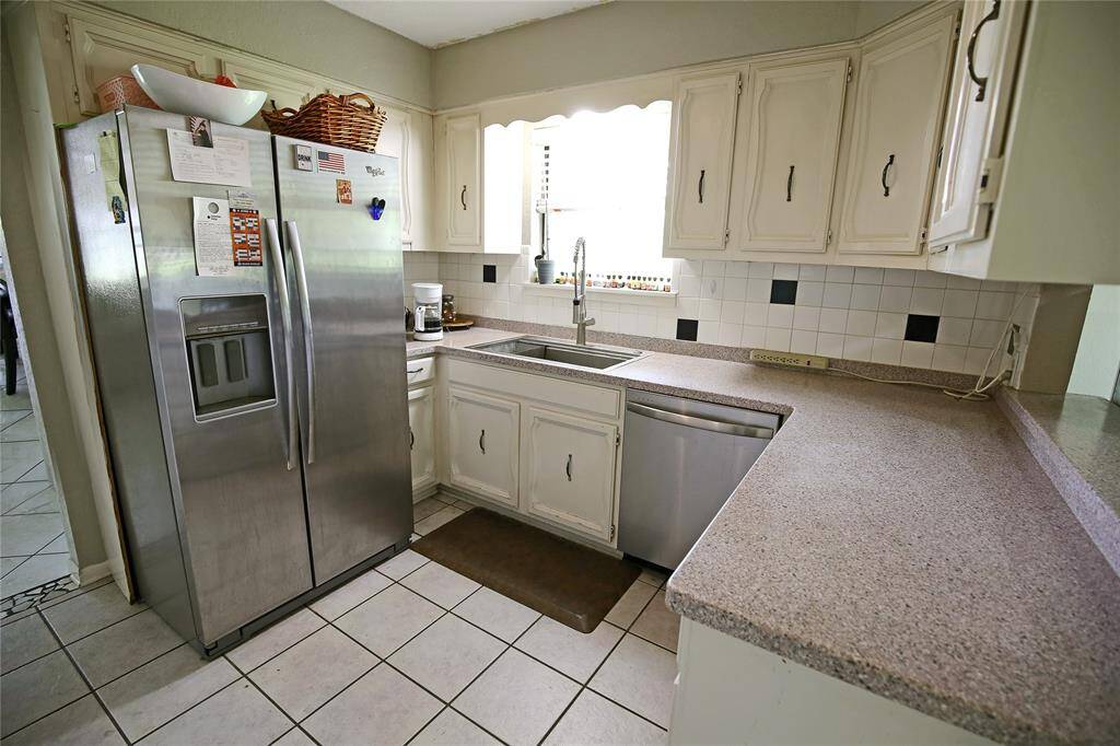 Come on into the Kitchen! The Refrigerator Stays!