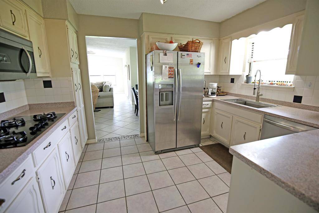 Kitchen has Natural Light Beaming from the Backyard!
