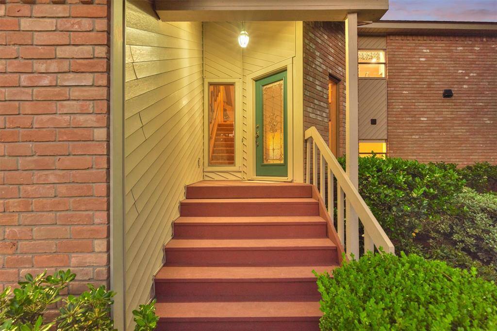 A charming covered front porch and elegant cut glass front door create a welcoming first impression.