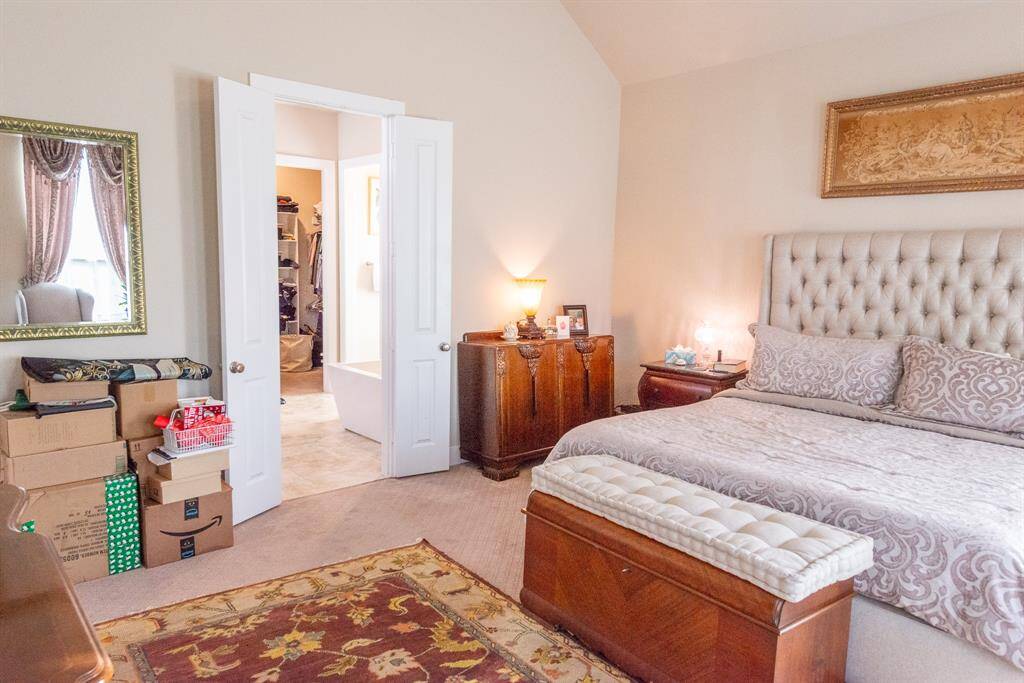 prime bedroom large bay windows
