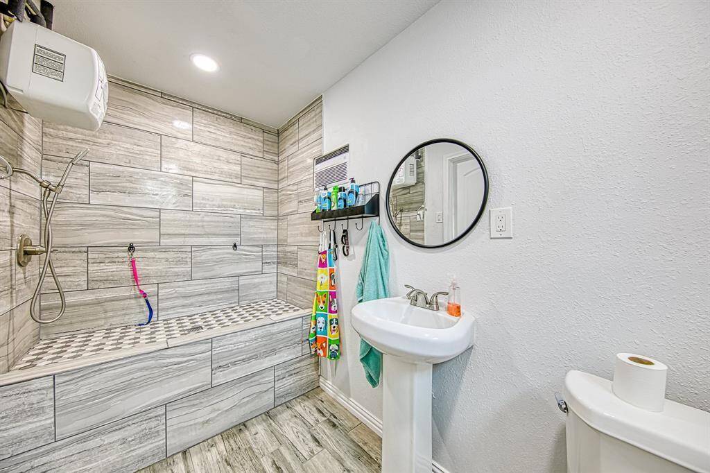 Half bath + dog bath station & AC!