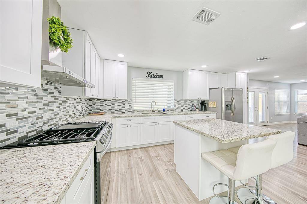 Opens to family & dining rooms