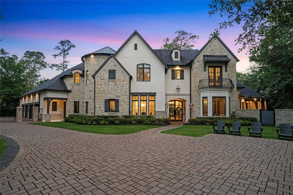 Welcome home to 11917 Heritage Lane!